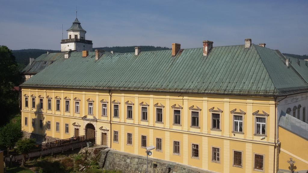 Hotel Zamek Miedzylesie Extérieur photo